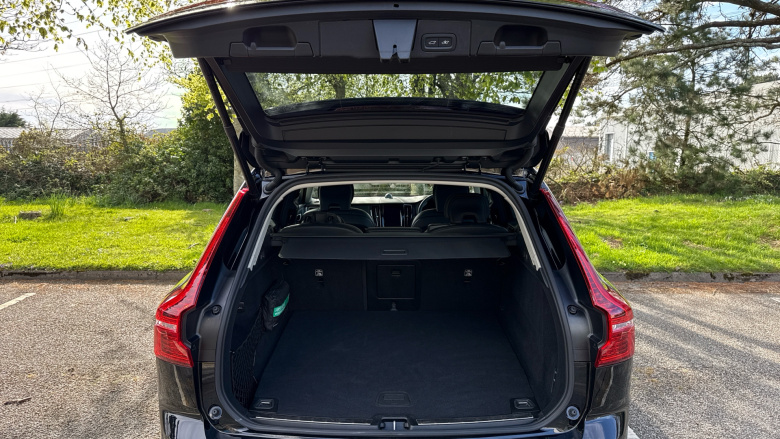 Volvo XC60 2.0 T8 [455] PHEV Ultra Dark 5dr AWD Geartronic Estate